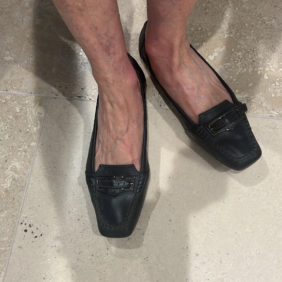 Tod’s Black Leather Driving Loafer 7.5. - Picture 7 of 8